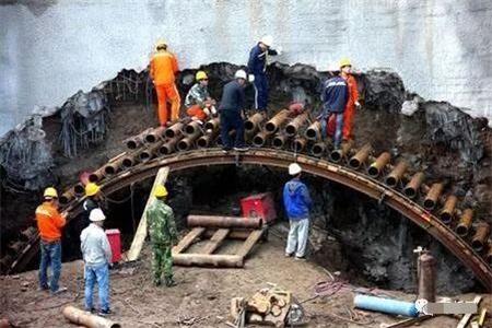 钢城隧道钢花管支护案例